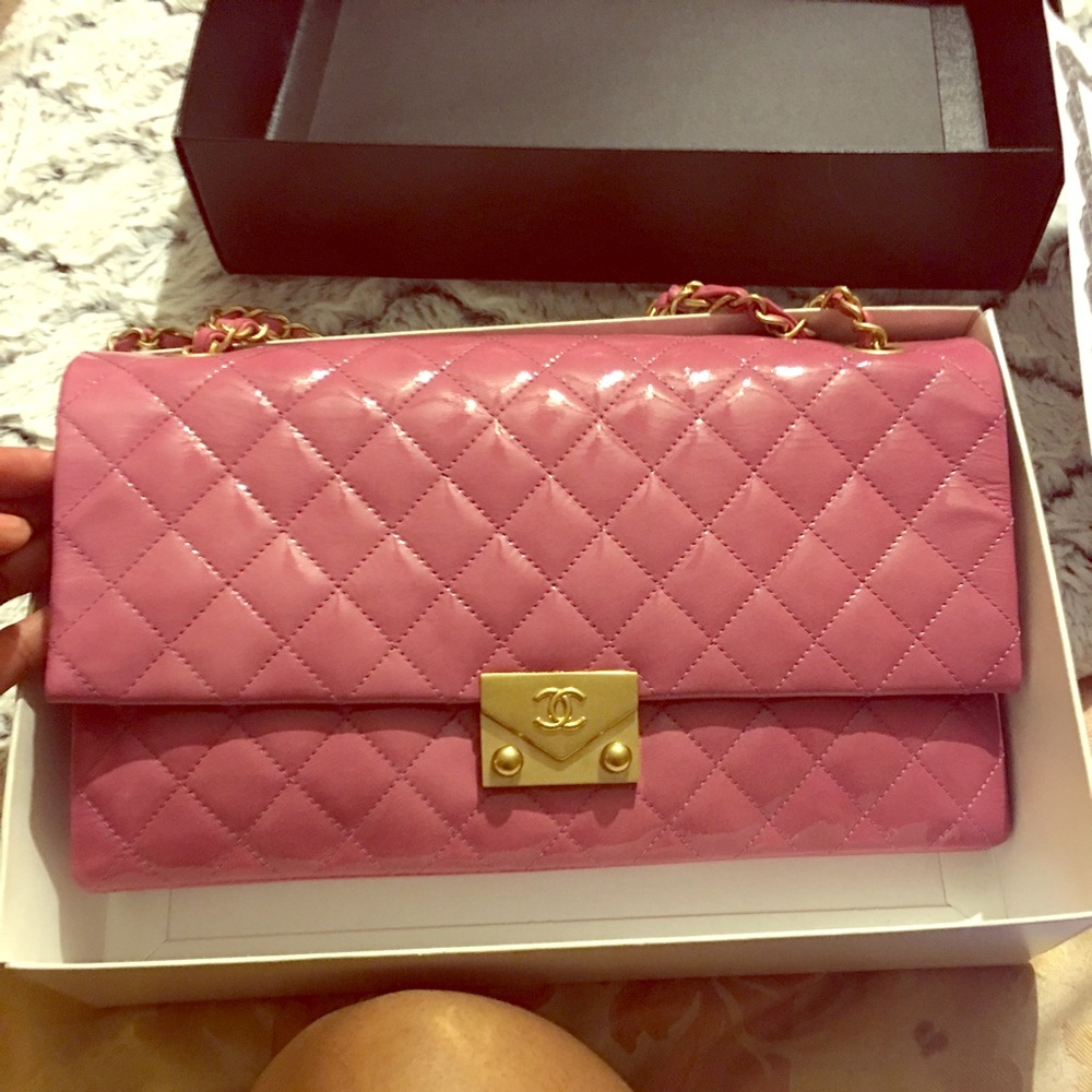 SOLD!!!2016 Chanel Bubble Gum Patent Shoulder Bag